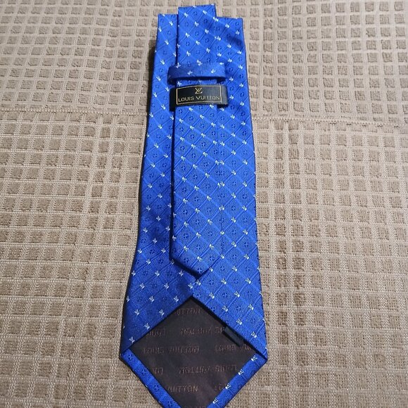 MENS LUXURY LV BEAUTIFUL BLUE 100% SILK TIE GREAT CONDITION , WHITE ACCENT - Picture 2 of 6